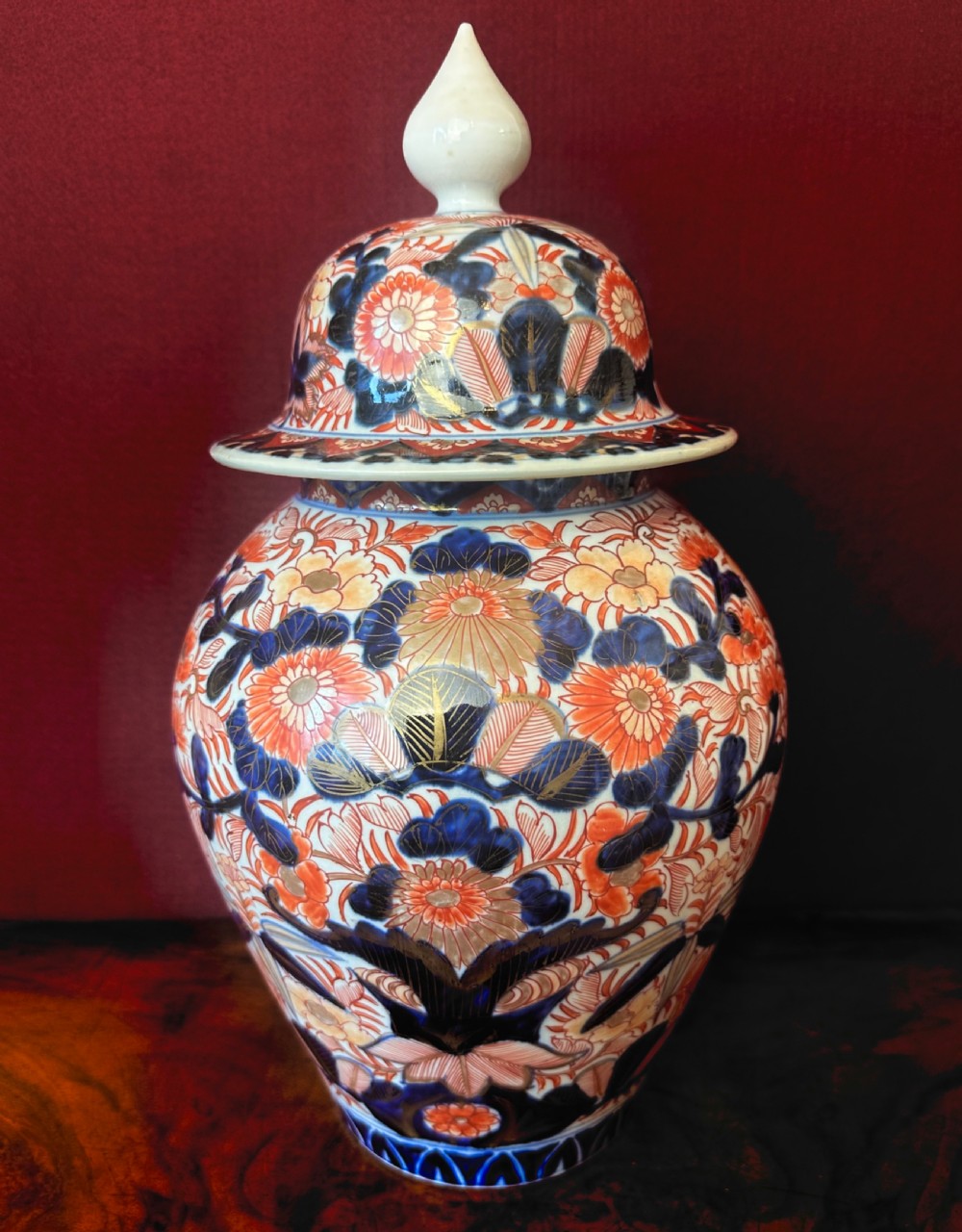 A good IMARI vase circa 1890