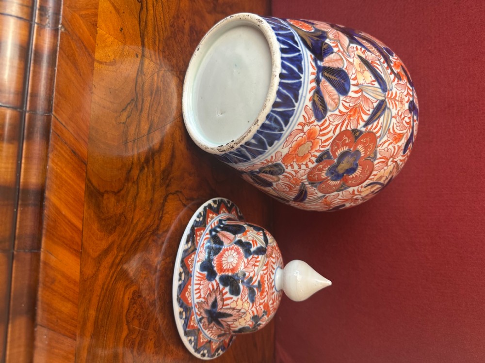 A good IMARI vase circa 1890 View II