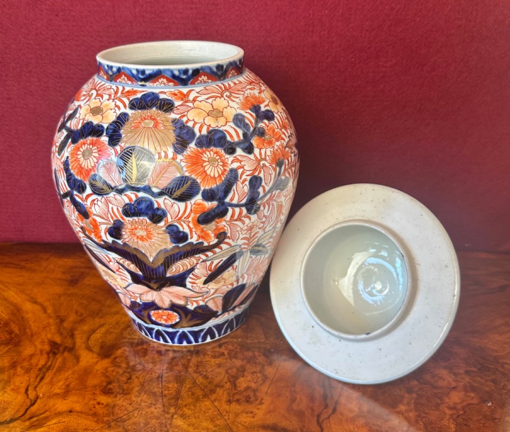A good IMARI vase circa 1890 View III