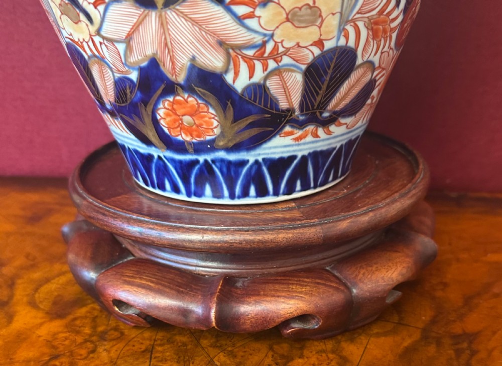 A good IMARI vase circa 1890 View V