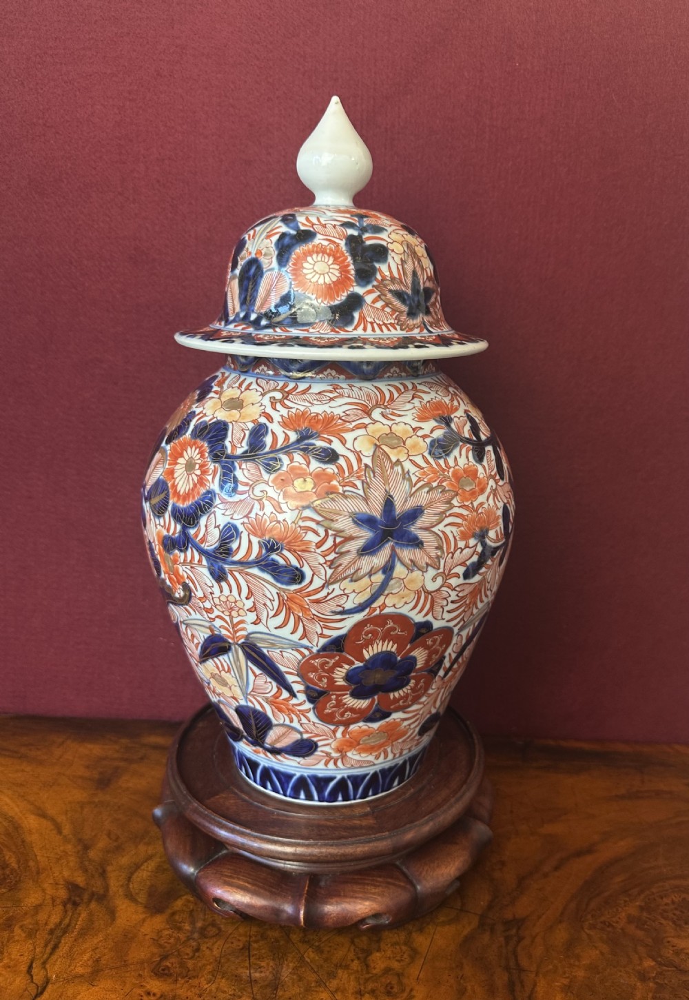 A good IMARI vase circa 1890 View VII