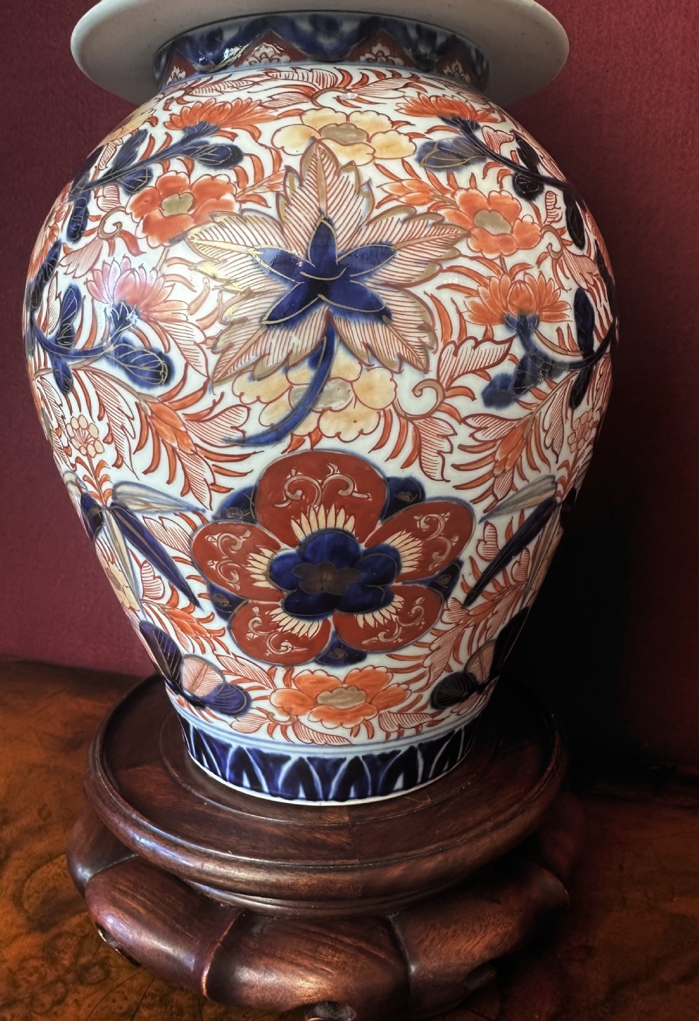 A good IMARI vase circa 1890 View VIII