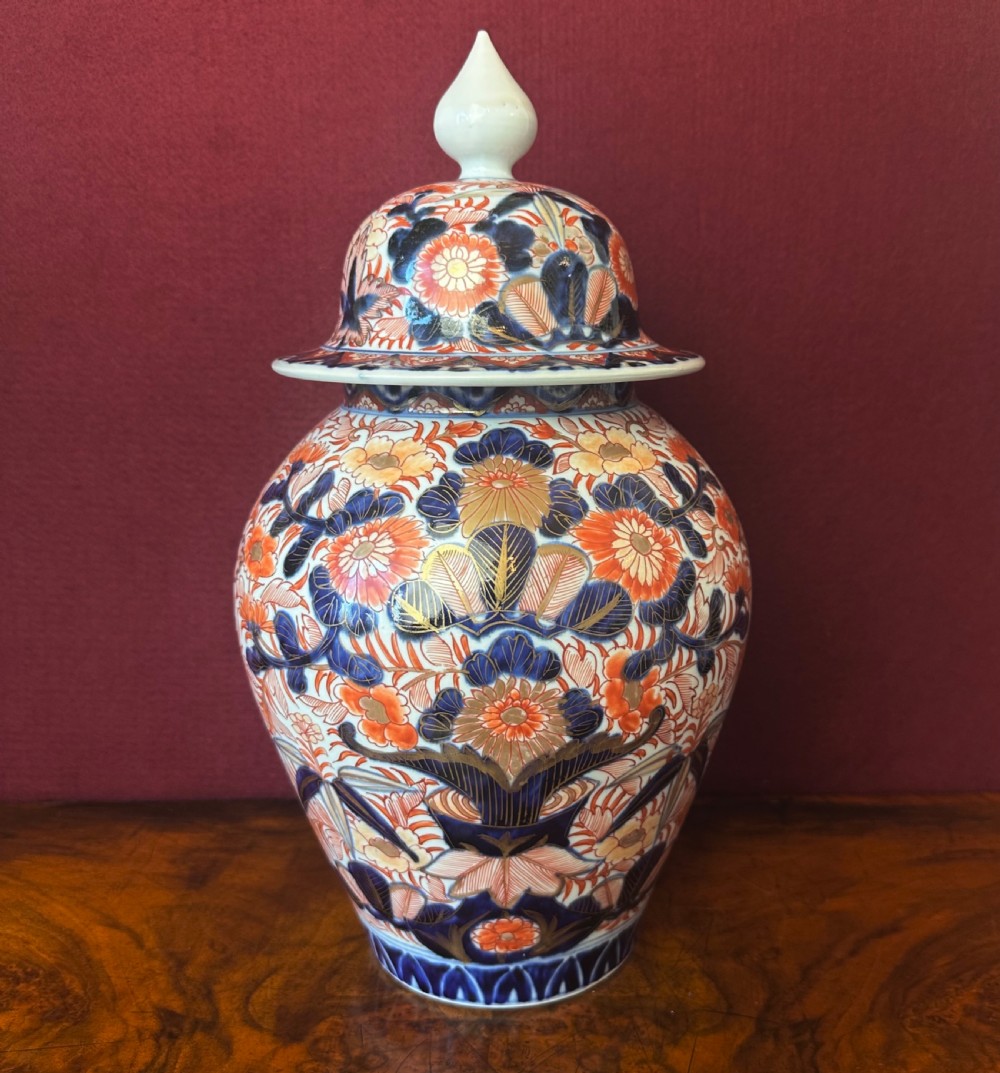 A good IMARI vase circa 1890 View IX