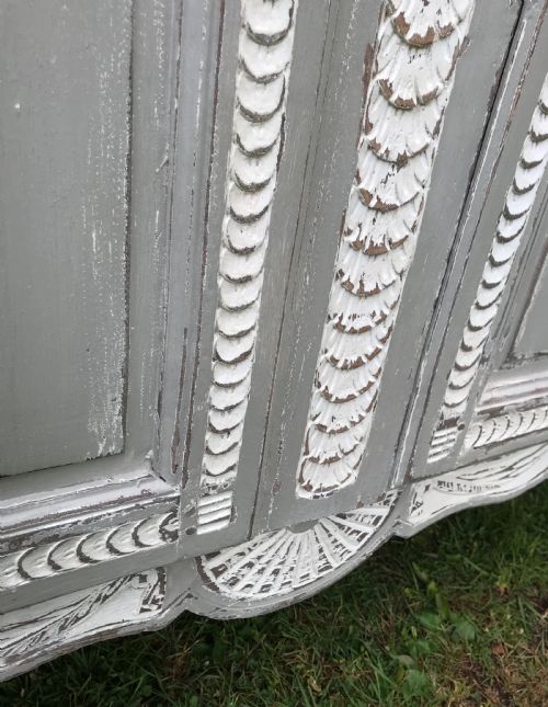 STUNNING FRENCH DECORATIVE ARMOIRE - ADDITIONAL PHOTO 3