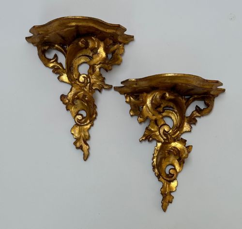WONDERFUL PAIR OF GILDED WALL BRACKETS