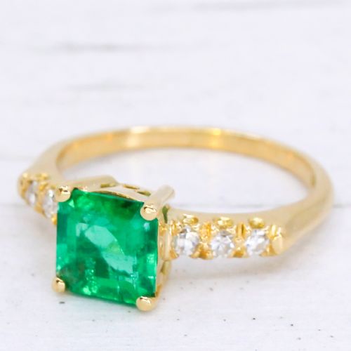 Vintage 0.89 Carat Minor Oil Colombian Emerald Ring, Circa 1960