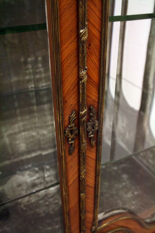 FRENCH KINGWOOD VITRINE CABINET - ADDITIONAL PHOTO 4