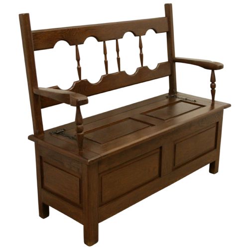 Neat Sized Oak Hall Bench