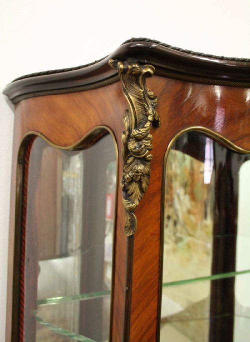 FRENCH KINGWOOD BOMBE DISPLAY CABINET - ADDITIONAL PHOTO 2