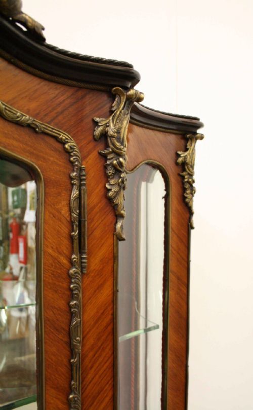 FRENCH KINGWOOD BOMBE DISPLAY CABINET - ADDITIONAL PHOTO 3