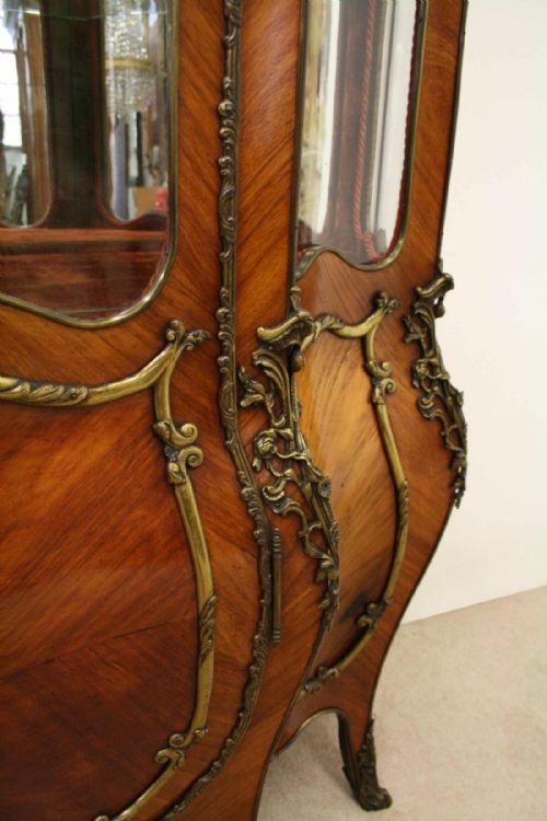 FRENCH KINGWOOD BOMBE DISPLAY CABINET - ADDITIONAL PHOTO 9