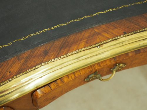 FRENCH FIGURED WALNUT WRITING TABLE - ADDITIONAL PHOTO 3