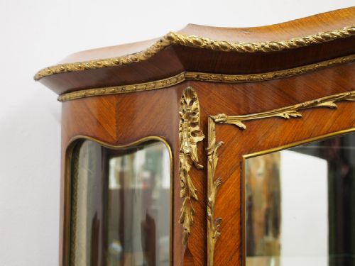FRENCH KINGWOOD BOMBE FRONT VITRINE - ADDITIONAL PHOTO 1