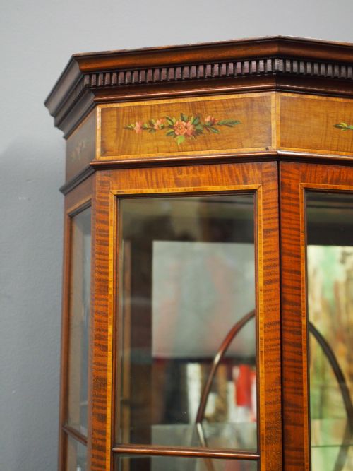SHERATON STYLE INLAID AND PAINTED DISPLAY CABINET - ADDITIONAL PHOTO 4