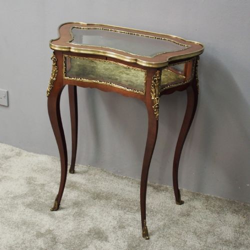 French Brass and Mahogany Bijouterie Table

french Brass and Mahogany Bijouterie Table

