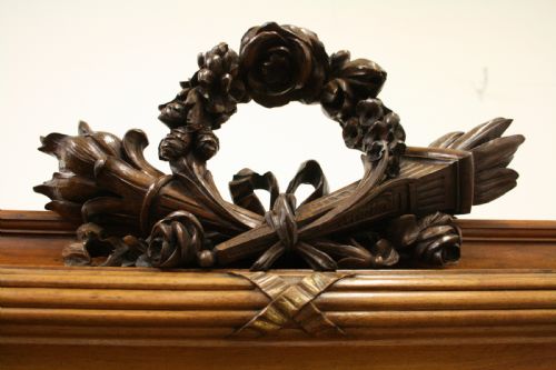 FRENCH CARVED WALNUT DISPLAY CABINET - ADDITIONAL PHOTO 4