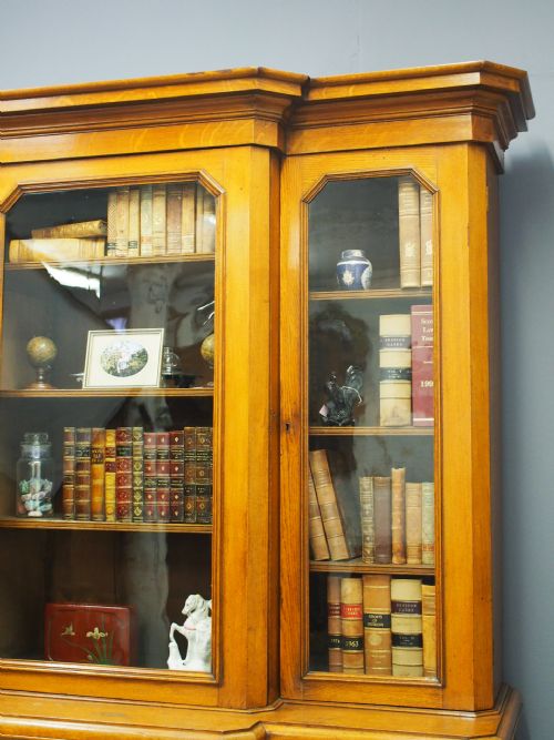 VICTORIAN 3 DOOR OAK BREAKFRONT BOOKCASE - ADDITIONAL PHOTO 6
