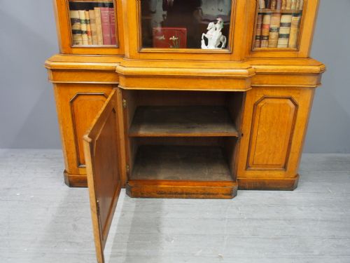VICTORIAN 3 DOOR OAK BREAKFRONT BOOKCASE - ADDITIONAL PHOTO 8