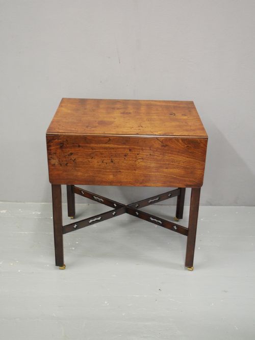 CHIPPENDALE PERIOD MAHOGANY PEMBROKE TABLE - ADDITIONAL PHOTO 1