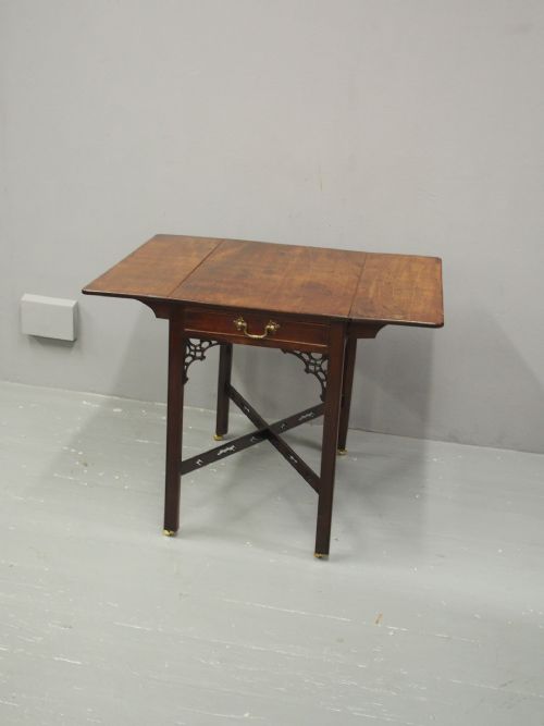 CHIPPENDALE PERIOD MAHOGANY PEMBROKE TABLE - ADDITIONAL PHOTO 2