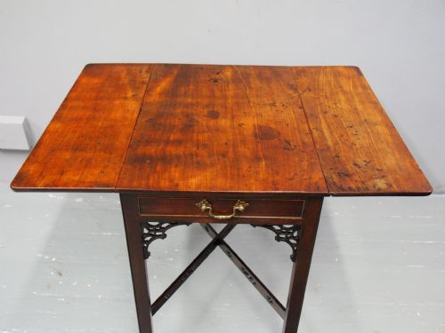 CHIPPENDALE PERIOD MAHOGANY PEMBROKE TABLE - ADDITIONAL PHOTO 3