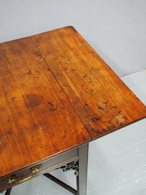 CHIPPENDALE PERIOD MAHOGANY PEMBROKE TABLE - ADDITIONAL PHOTO 5
