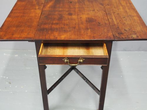 CHIPPENDALE PERIOD MAHOGANY PEMBROKE TABLE - ADDITIONAL PHOTO 9