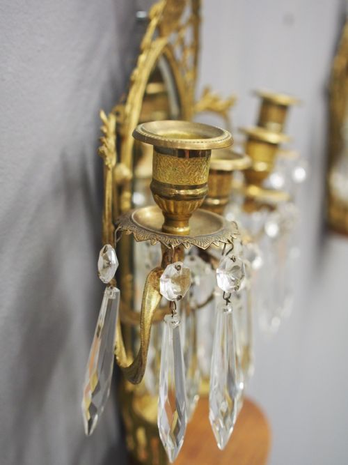 PAIR OF MIRRORED ORMOLU AND CRYSTAL WALL SCONCES - ADDITIONAL PHOTO 7