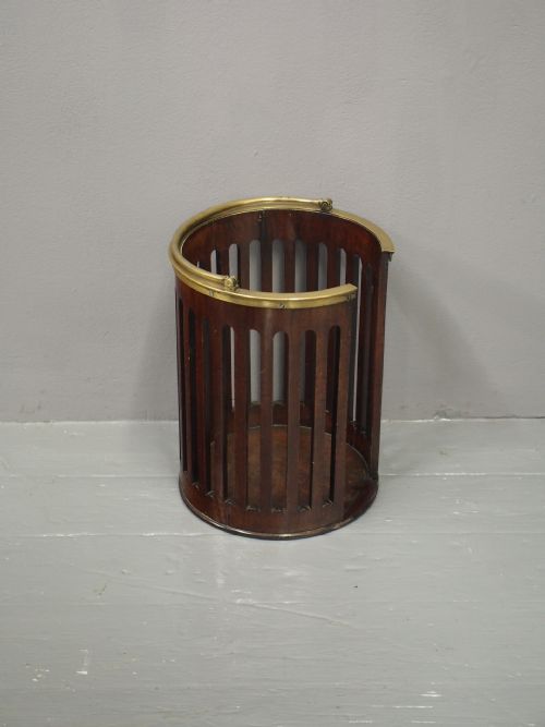 GEORGE III MAHOGANY AND BRASS BOUND PLATE BUCKET - ADDITIONAL PHOTO 1