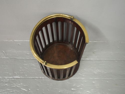 GEORGE III MAHOGANY AND BRASS BOUND PLATE BUCKET - ADDITIONAL PHOTO 3