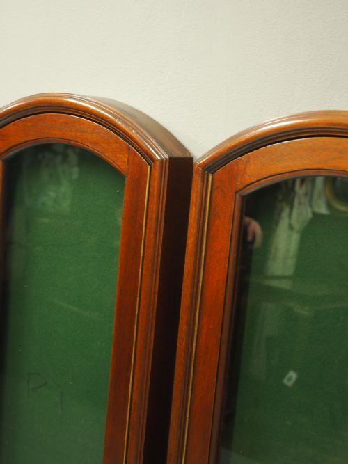 PAIR OF MAHOGANY WALL MOUNTED DISPLAY CABINETS - ADDITIONAL PHOTO 4