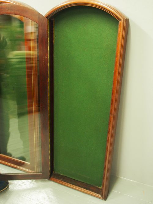 PAIR OF MAHOGANY WALL MOUNTED DISPLAY CABINETS - ADDITIONAL PHOTO 7