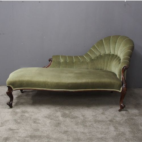 Victorian Carved Walnut Chaise Longue