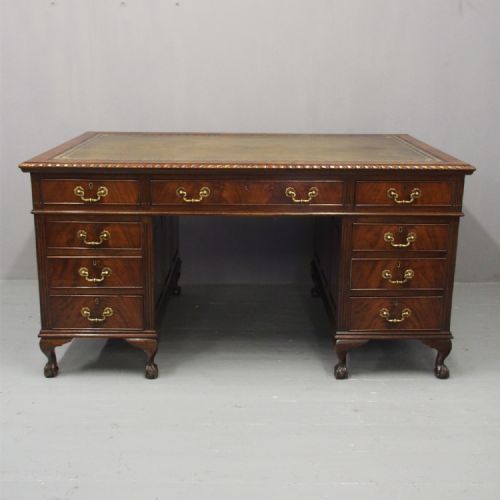 Chippendale Style Mahogany Kneehole Desk