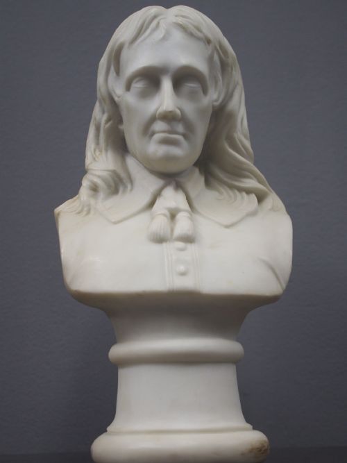 WHITE MARBLE BUST OF A GENTLEMAN - ADDITIONAL PHOTO 1