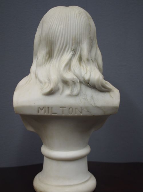 WHITE MARBLE BUST OF A GENTLEMAN - ADDITIONAL PHOTO 4