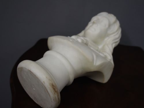 WHITE MARBLE BUST OF A GENTLEMAN - ADDITIONAL PHOTO 5