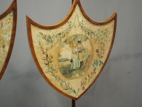 PAIR OF LATE GEORGE III MAHOGANY POLE SCREENS - ADDITIONAL PHOTO 3