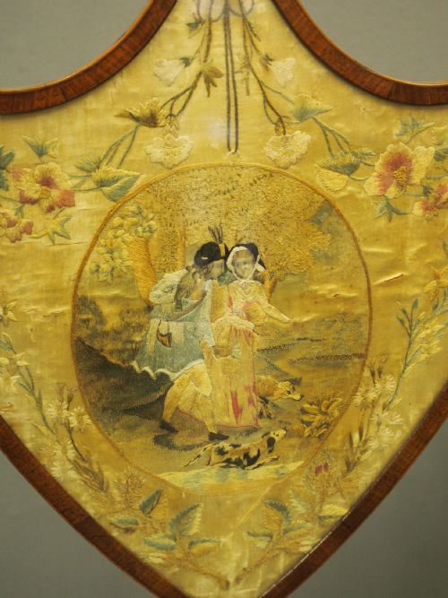 PAIR OF LATE GEORGE III MAHOGANY POLE SCREENS - ADDITIONAL PHOTO 4
