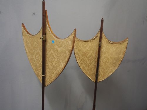 PAIR OF LATE GEORGE III MAHOGANY POLE SCREENS - ADDITIONAL PHOTO 9