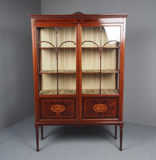 ANTIQUE SHERATON STYLE INLAID MAHOGANY DISPLAY CABINET