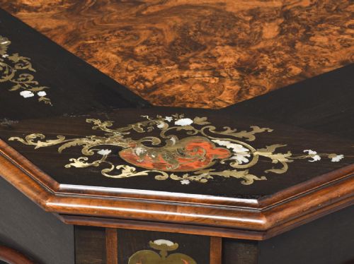 A LARGE FRENCH CENTRE TABLE - ADDITIONAL PHOTO 5
