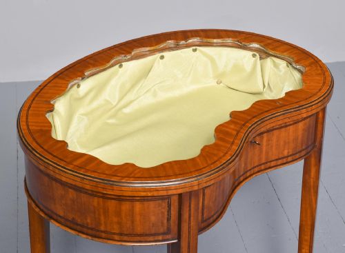 ANTIQUE RARE INLAID SATINWOOD KIDNEY SHAPED BIJOUTERIE TABLE - ADDITIONAL PHOTO 1