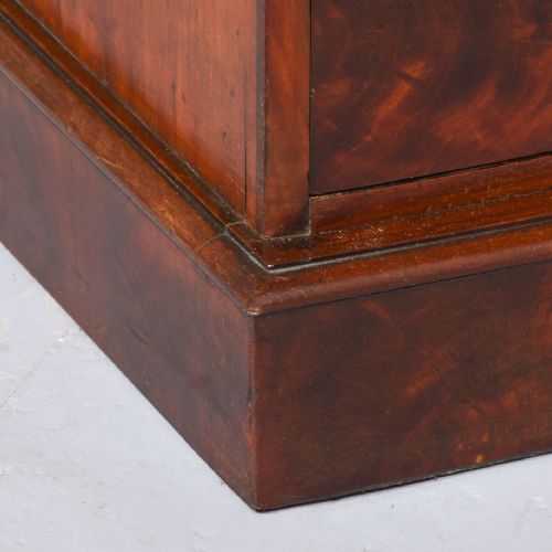 PAIR OF VICTORIAN MAHOGANY SMALL BEDSIDE CHESTS - ADDITIONAL PHOTO 2