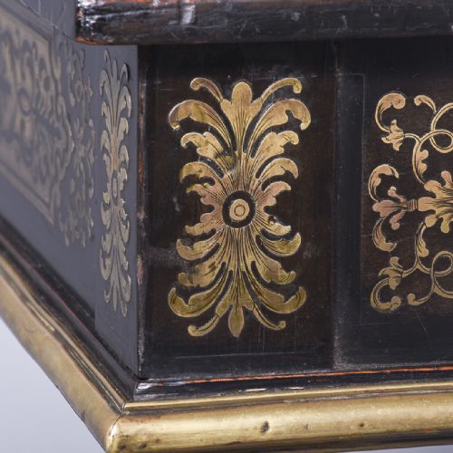 BRASS INLAID DISPLAYBIJOUTERIE TABLE - ADDITIONAL PHOTO 3