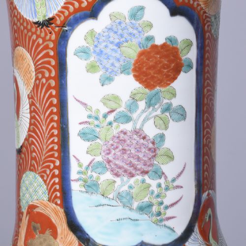 PAIR OF IMPRESSIVE LARGE HANDPAINTED JAPANESE MEJI PERIOD KUTANI VASES - ADDITIONAL PHOTO 2