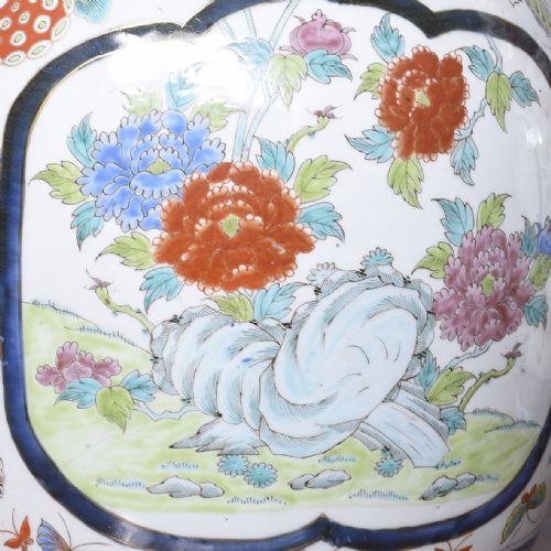 PAIR OF IMPRESSIVE LARGE HANDPAINTED JAPANESE MEJI PERIOD KUTANI VASES - ADDITIONAL PHOTO 3