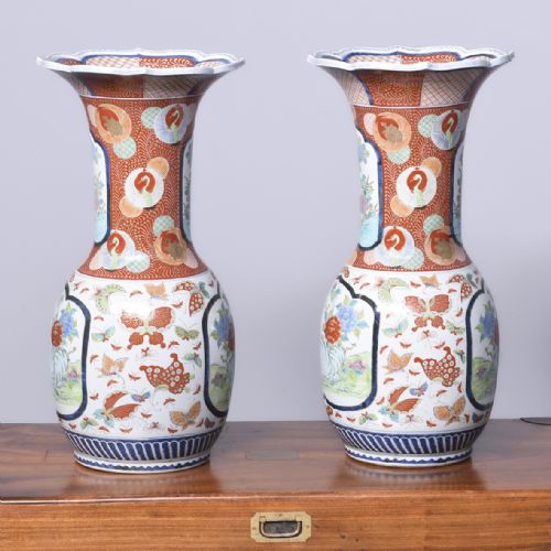 PAIR OF IMPRESSIVE LARGE HANDPAINTED JAPANESE MEJI PERIOD KUTANI VASES - ADDITIONAL PHOTO 5