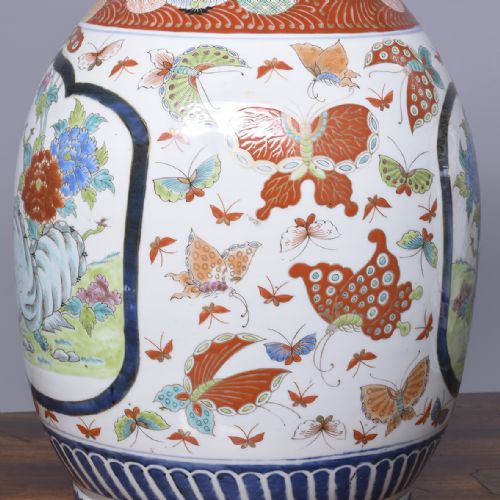 PAIR OF IMPRESSIVE LARGE HANDPAINTED JAPANESE MEJI PERIOD KUTANI VASES - ADDITIONAL PHOTO 7