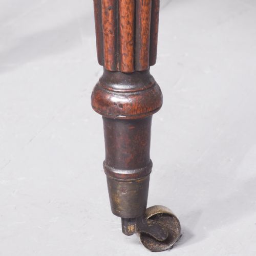 GEORGE IV VIN DU GUARD ON STAND - ADDITIONAL PHOTO 2